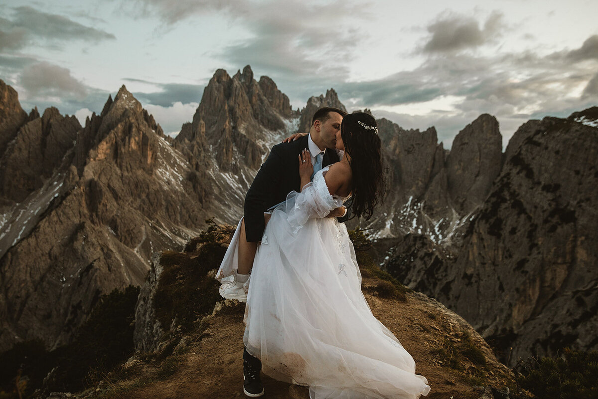 italian dolomites elopement couple kissing