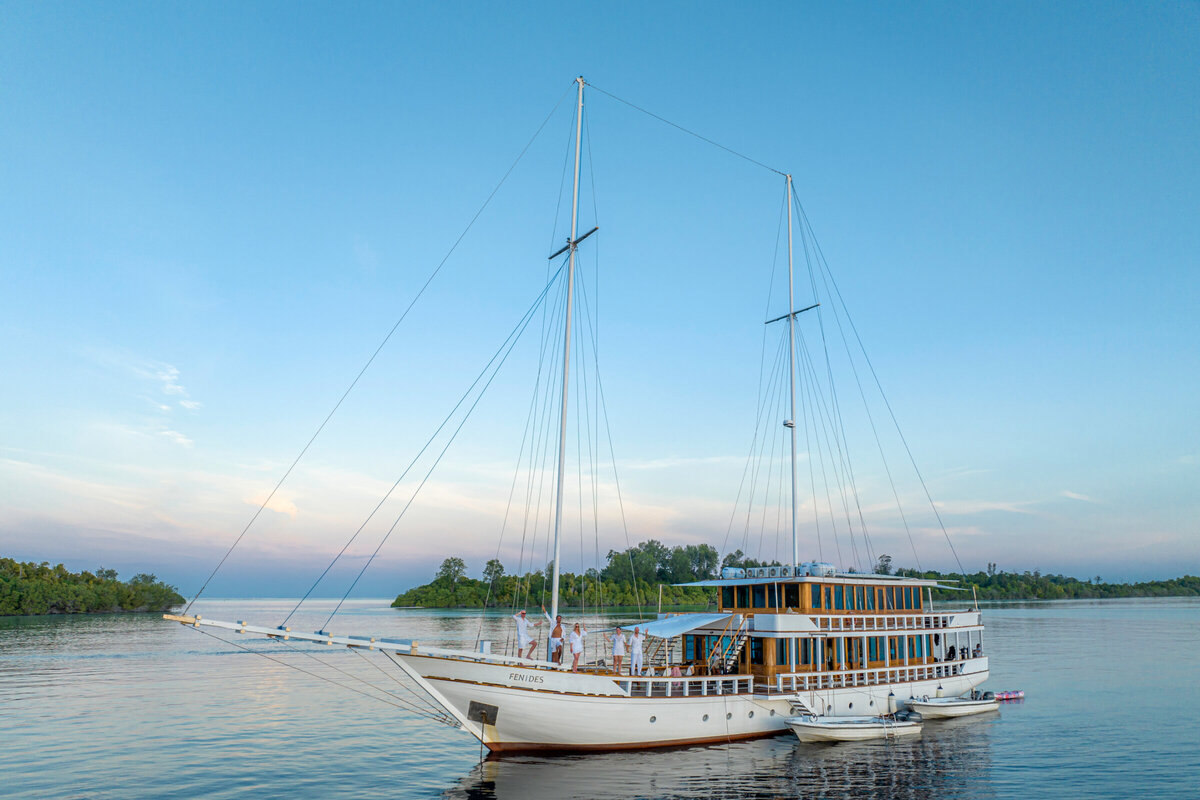 fenides luxury surf yacht indonesia 3