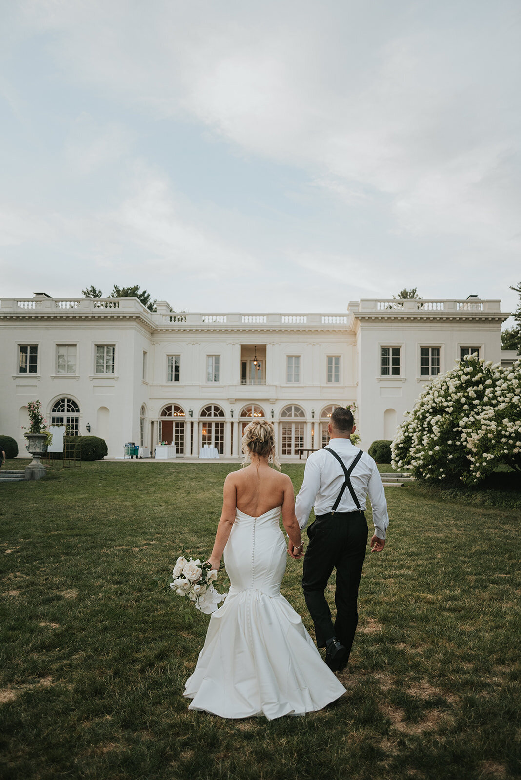 MODERN-GARDEN-MANSION-SUMMER-WEDDING-LINDSAY-BESNIK_PHOTOS_BY_MARIA_B_LUNG_0346