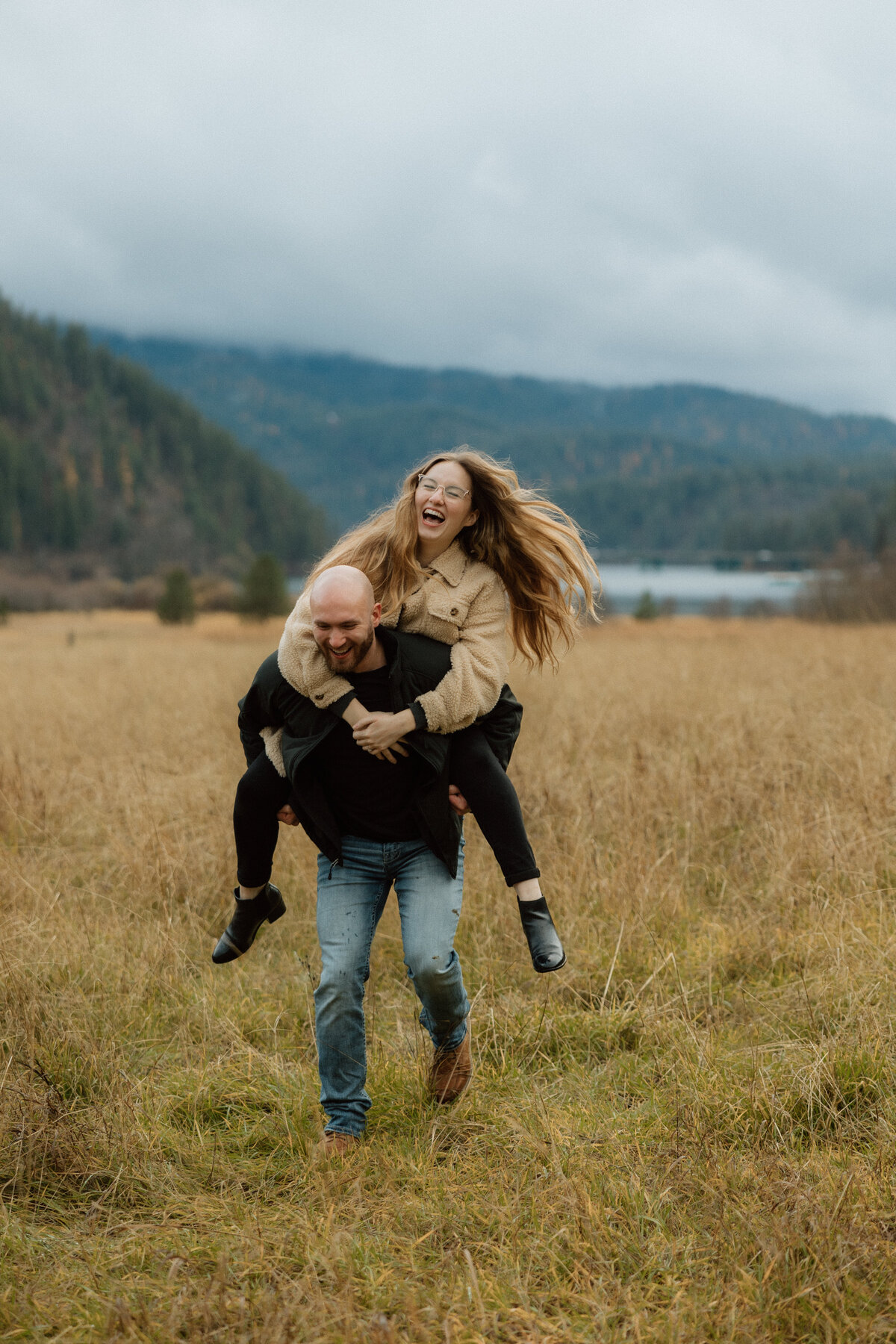 rainy-engagement-photos184100