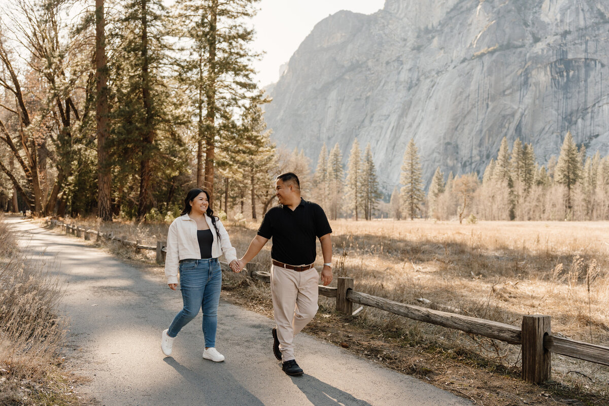 Engagement photoshoot in Yosemite