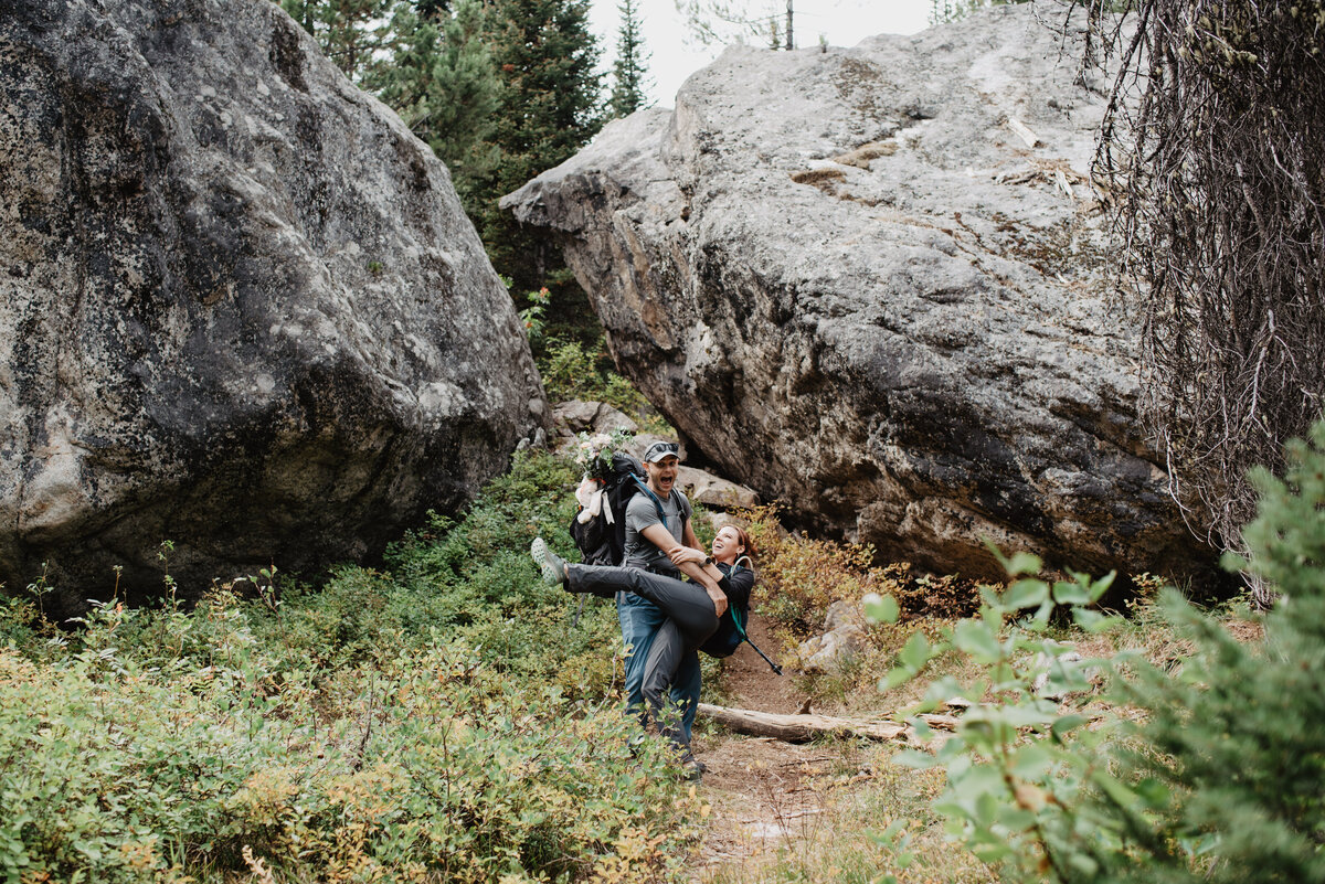 Jackson Hole photographers capture man holding woman while hiking