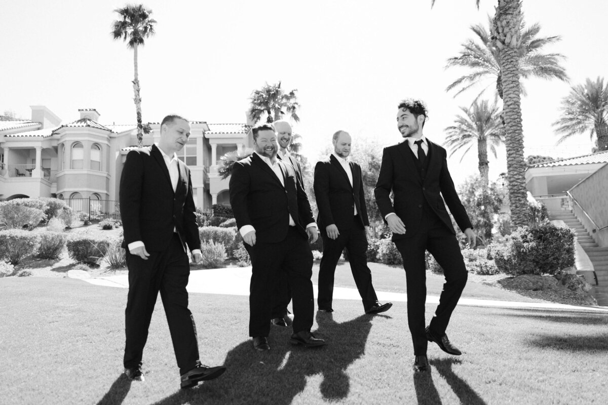 14_riskyexposure_marley-simon_las-vegas-elopement-photography