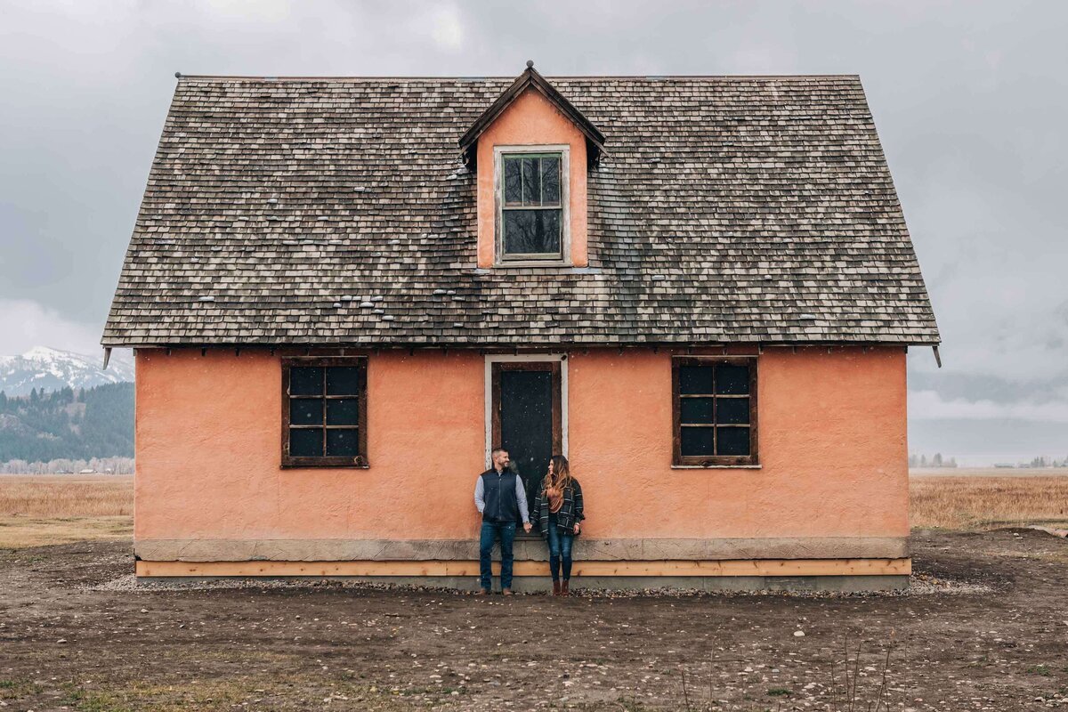 engagement-session-Mormon-Row-pink-house-Jackson-Hole-Family-Photographer-Jenna-Boshart-Photography
