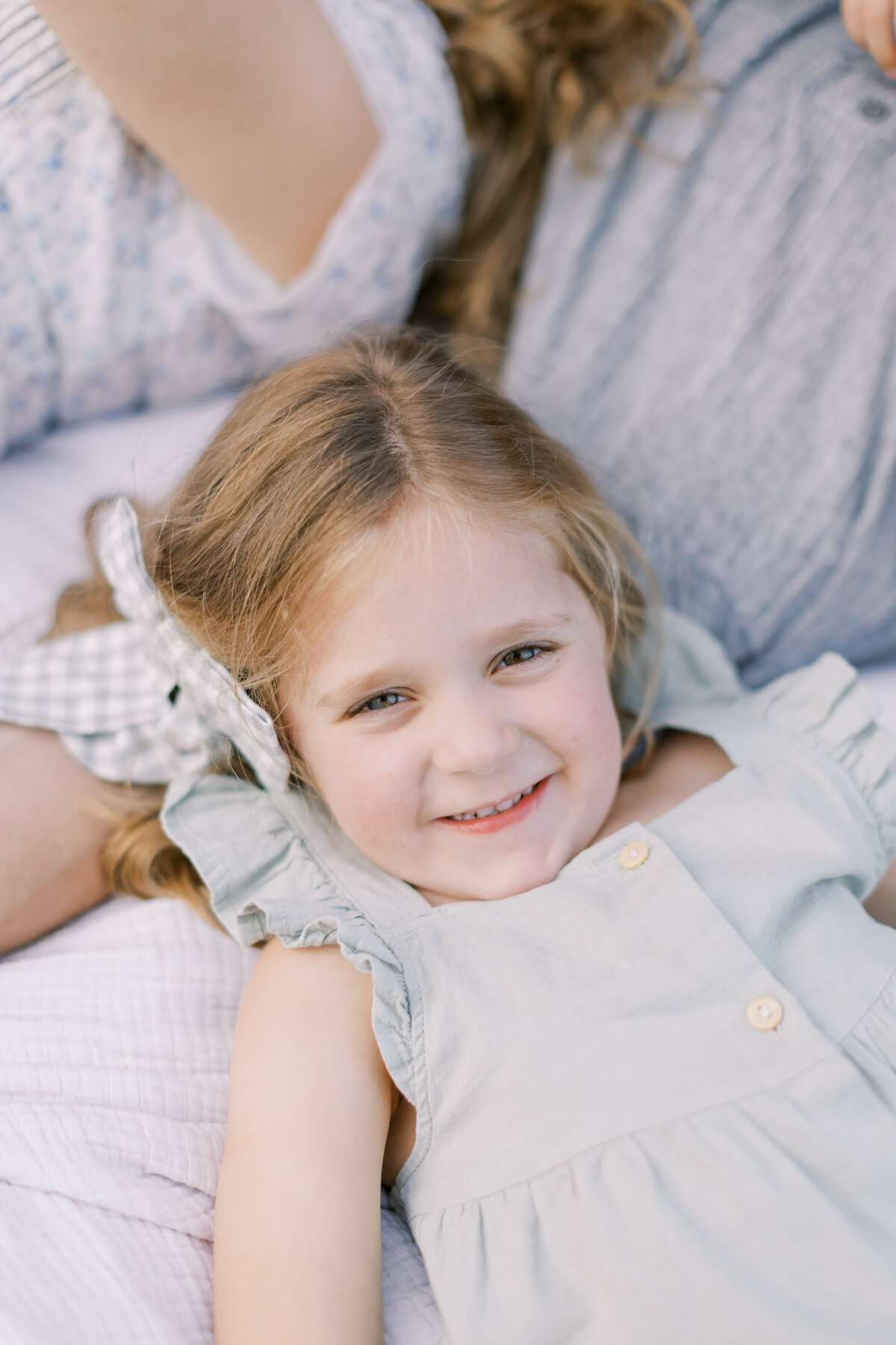 Family portrait session in a Philadelphia park - 13