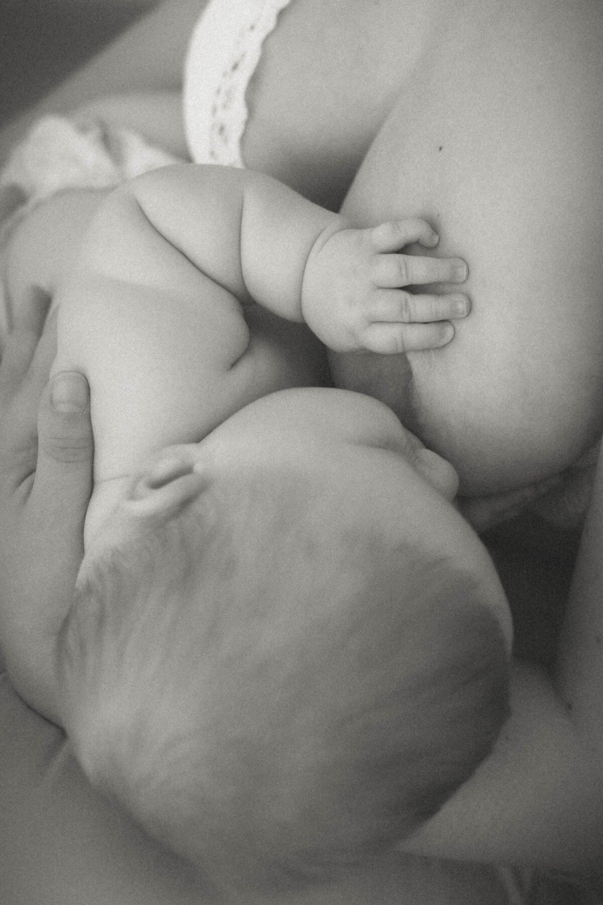 newborn fotograaf - gezinsfotograaf - zwangerschapsfotografie - videograaf - Sint-Niklaas - Pictures by Jess - Mama en baby shoot