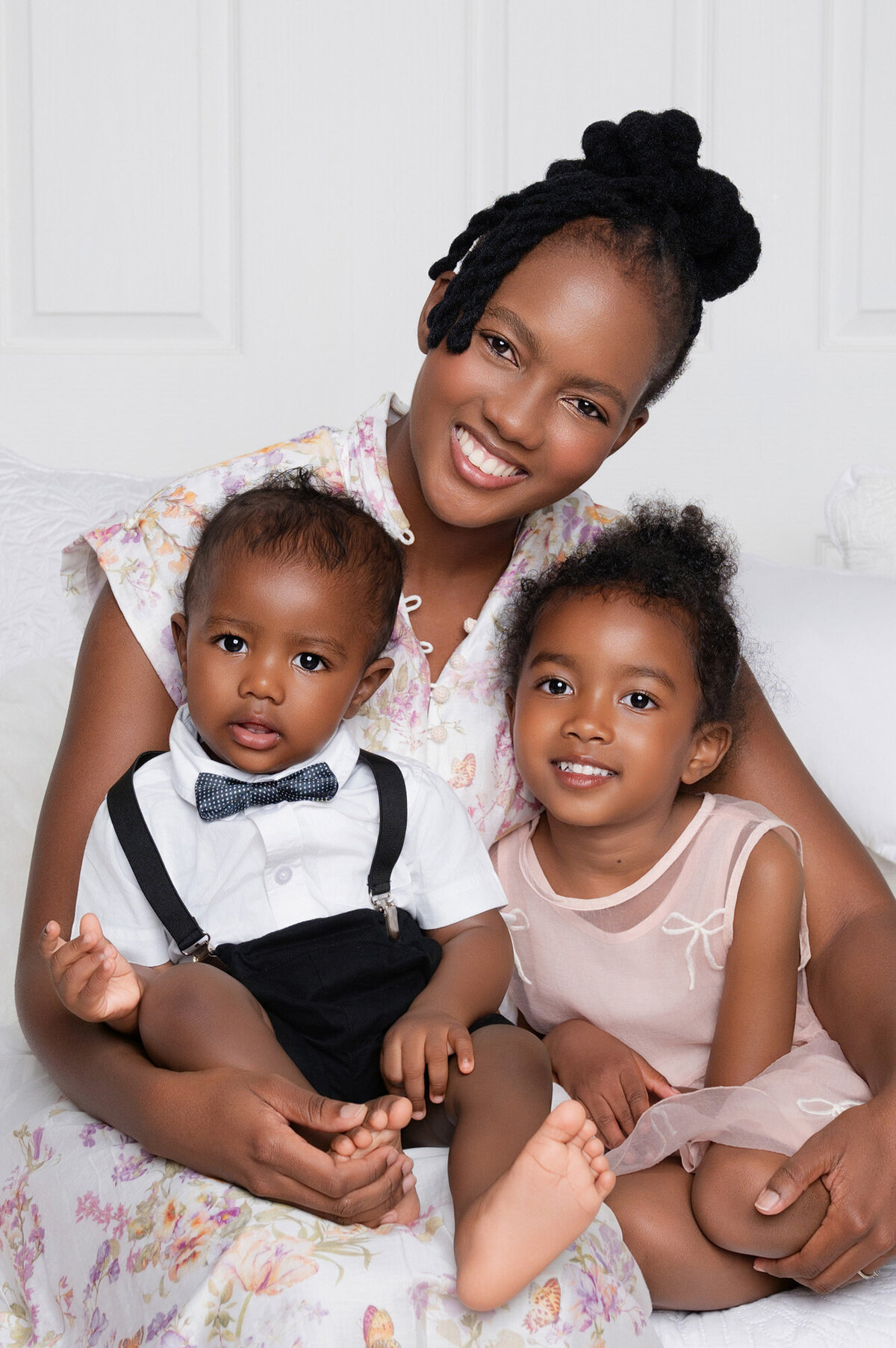 mom with her beautifull kids