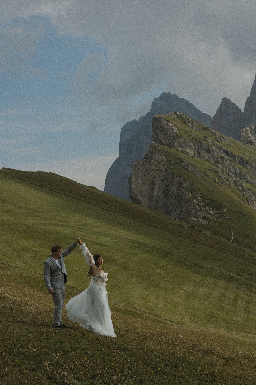destination-wedding-elopement-photographer-italy-dolomites-seceda-documentary-tanya-davids-photo-film-35