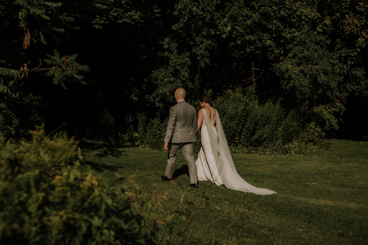 madison-chris-wedding-mississauga-harding-waterfront-estate-summer-water-5