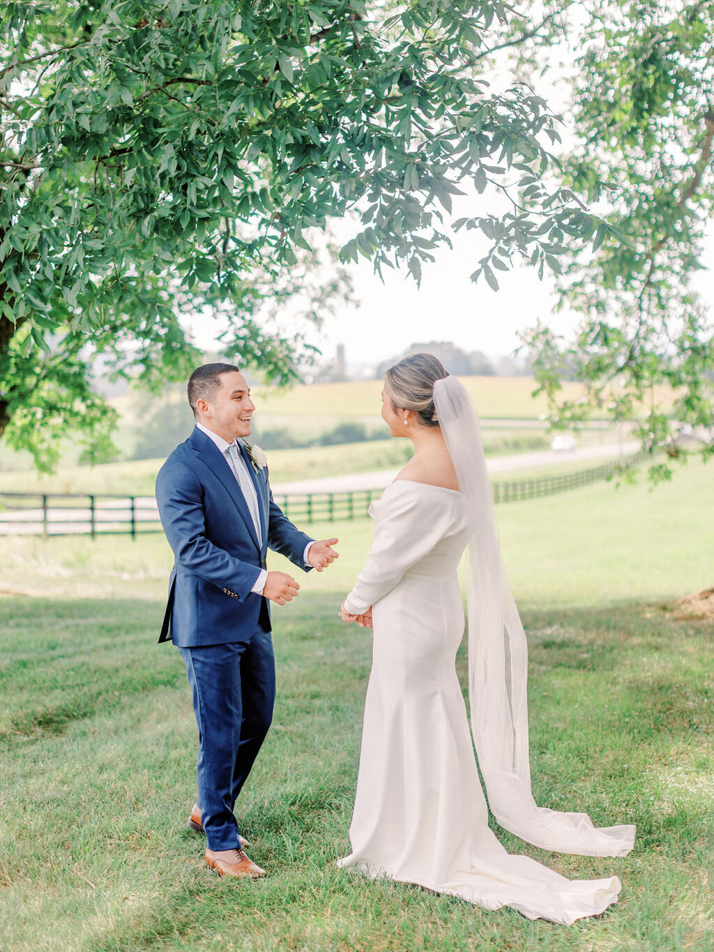 Leslie&Ricardo_EarlyMountainVineyardWedding_SneakPeek-34