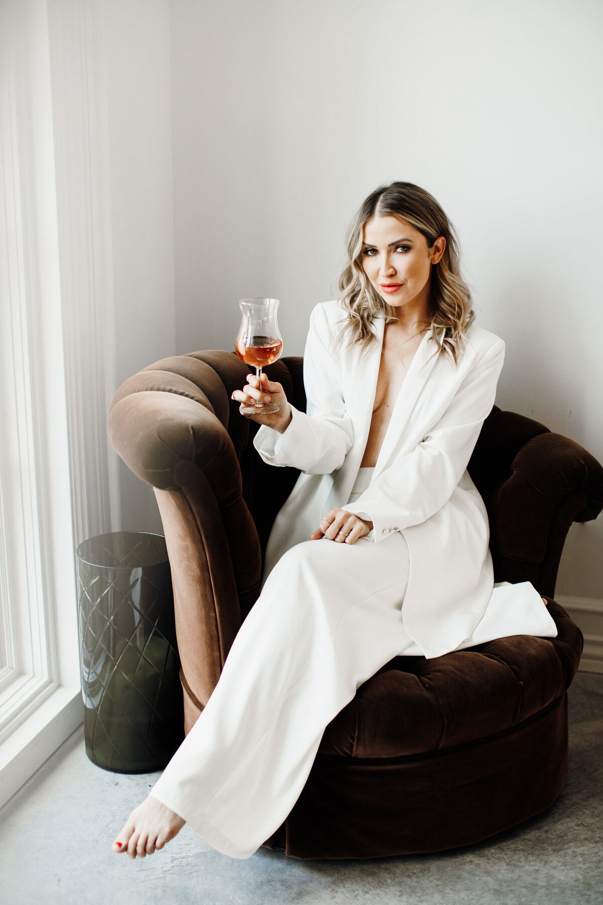 Kaitlyn Bristowe Spade & Sparrow all white clothes sitting in chair