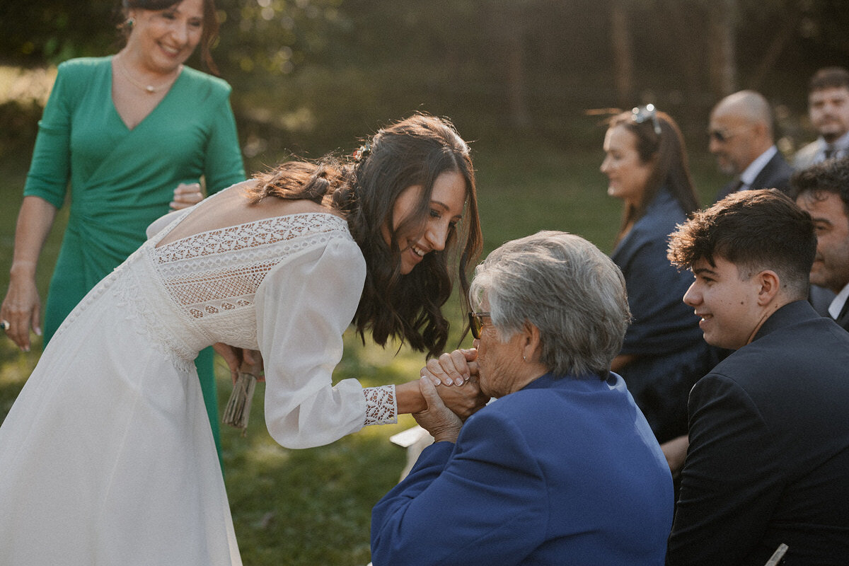 wedding-ceremony-bride-with-grand-mother-laurianevega