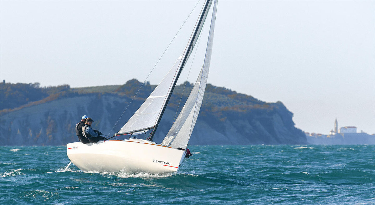 beneteau-first-18SE-exterior-5