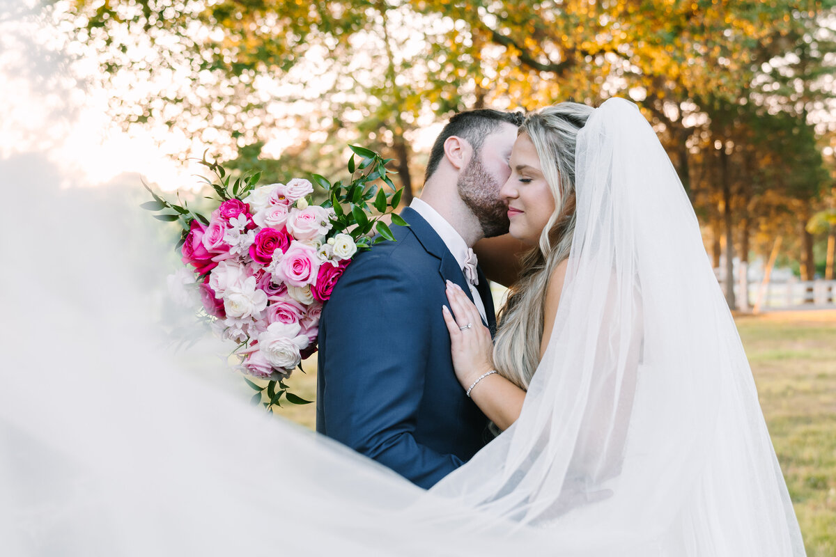 Sneak Peek - Erin & Daniel Ivory Barn-85