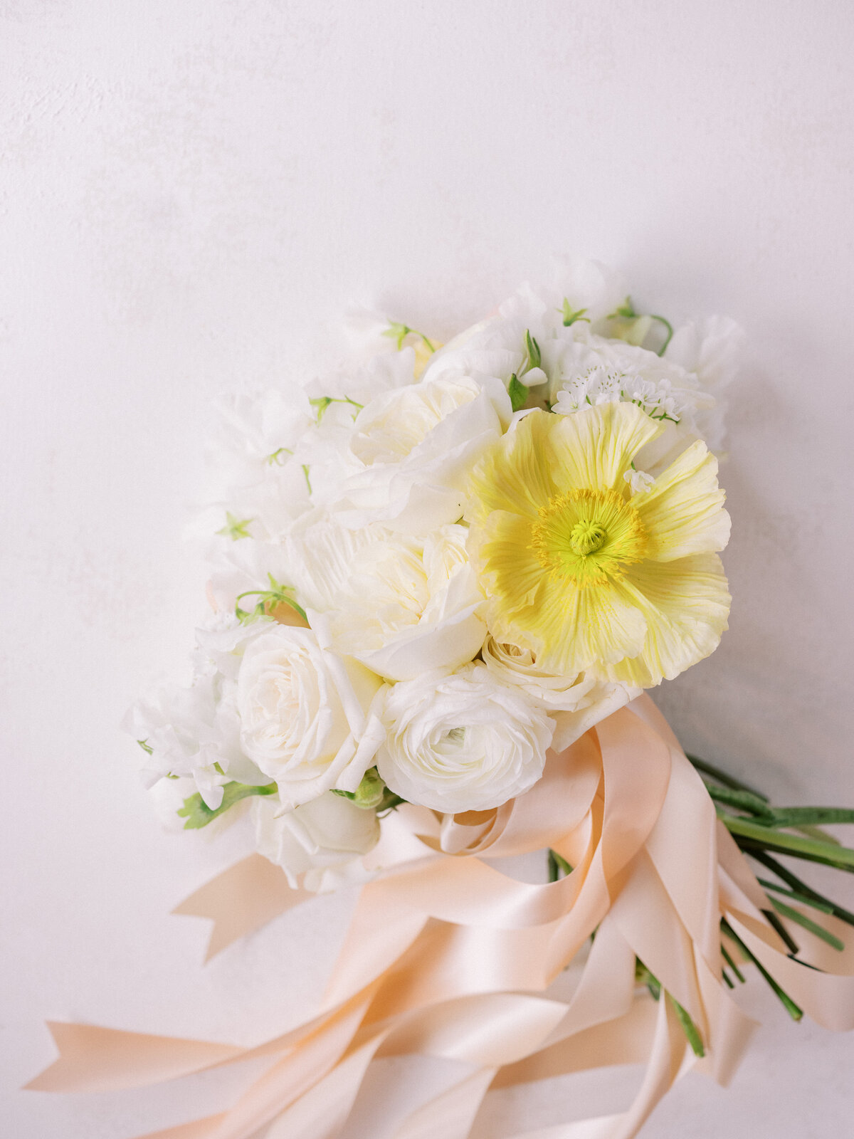 timeless-soft-bridal-bouquet