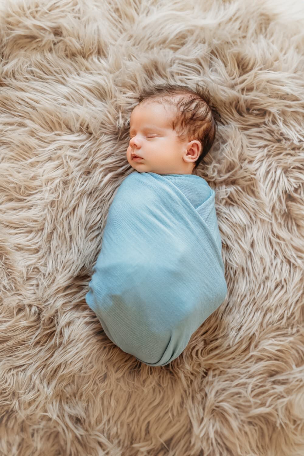 newborn-on-fluffy-rug