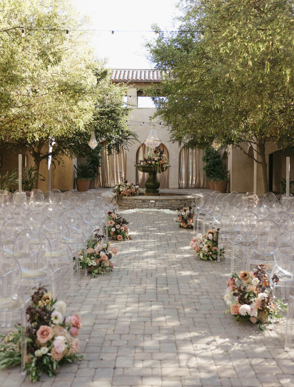 pretty-palm-leaf-event-co-molly-and-rodrigo-wedding-in-serra-plaza-27