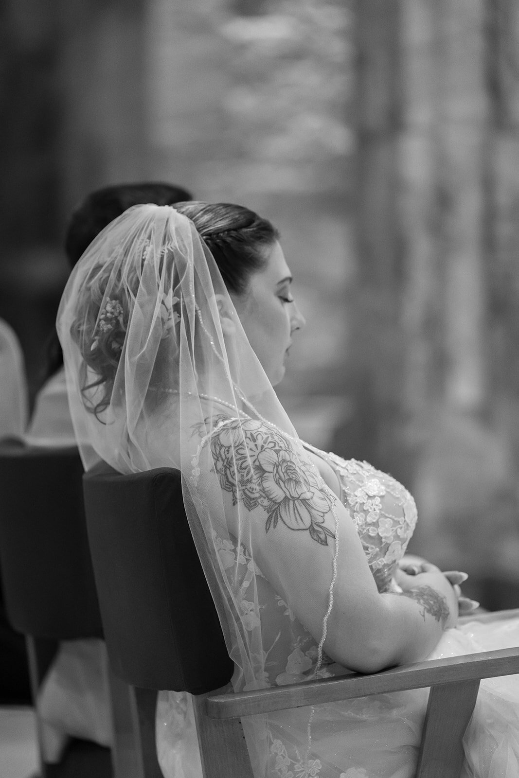 mariage-en-provence-couple-maries-ceremonie-religieuse
