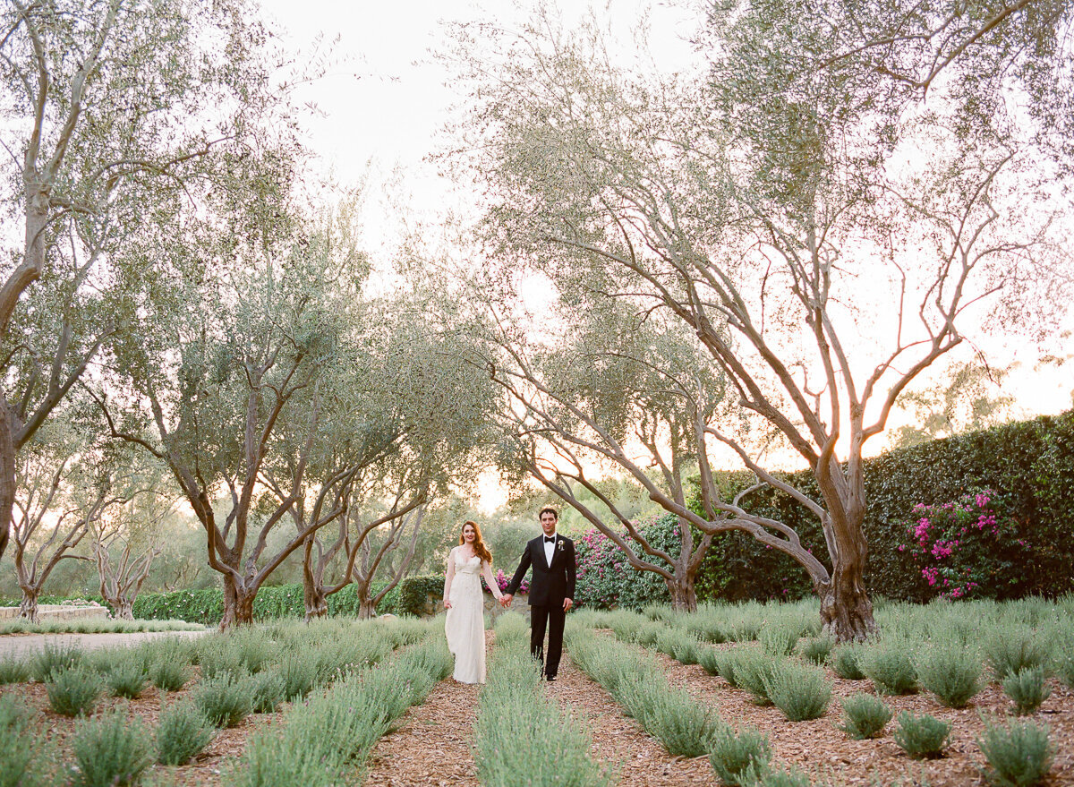 San-Ysidro-ranch-wedding-red-floral-inspiration-thedejaureguis-0006