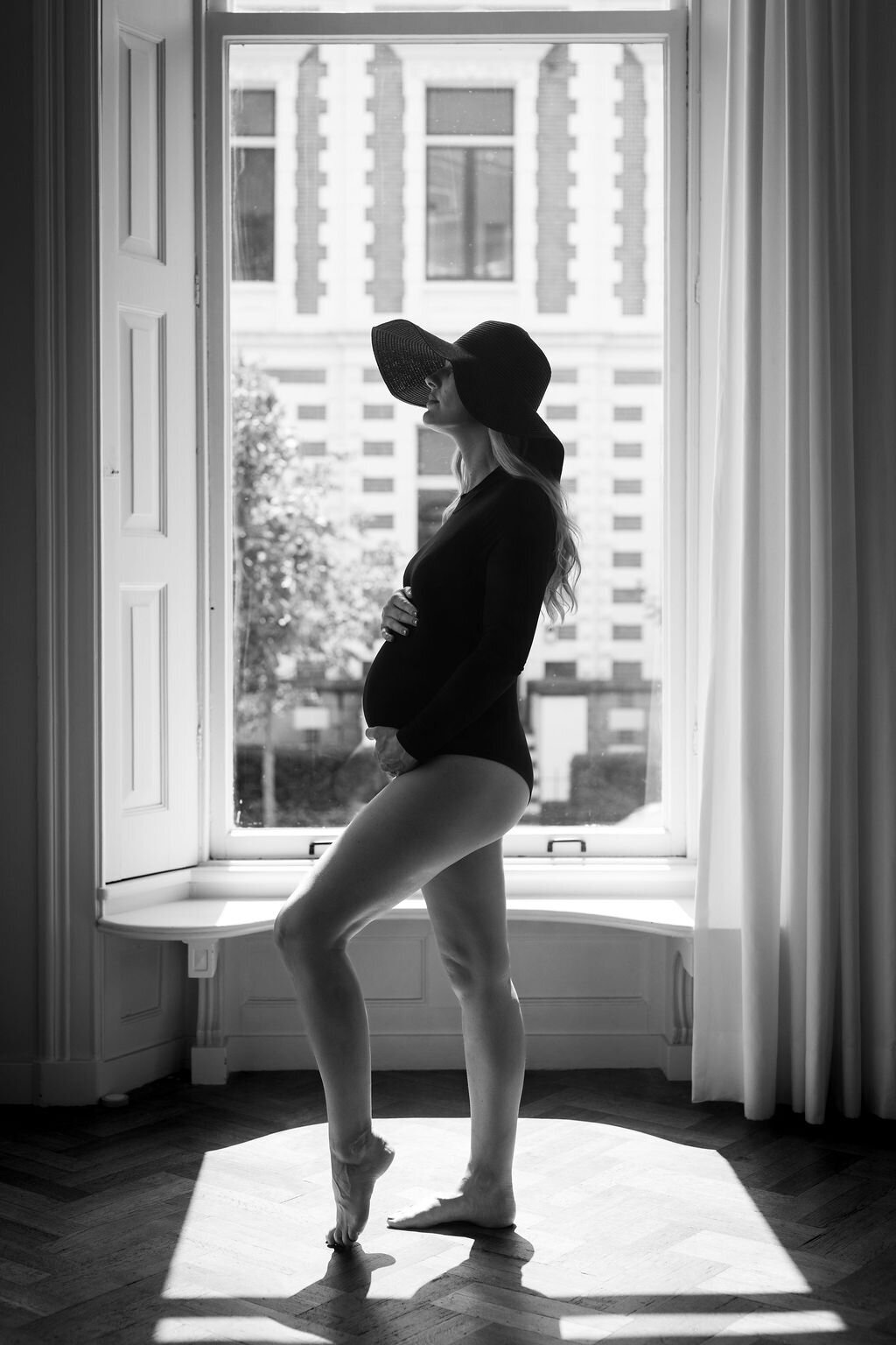 Styled portfolioshoot zwangerschap in daglicht studio Mae Maison in Veghel