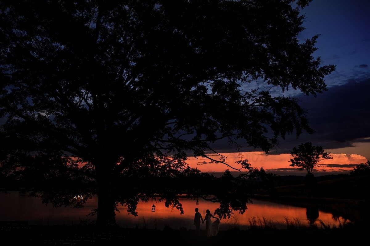 bride-and-groom-during-dramatic-sunset