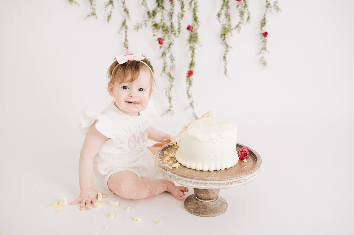 CT Cake Smash Photographer | Canton, Connecticut Family Photographer-9
