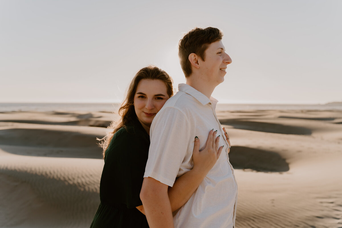 engagement photography on oregon coast by magnolia june visuals