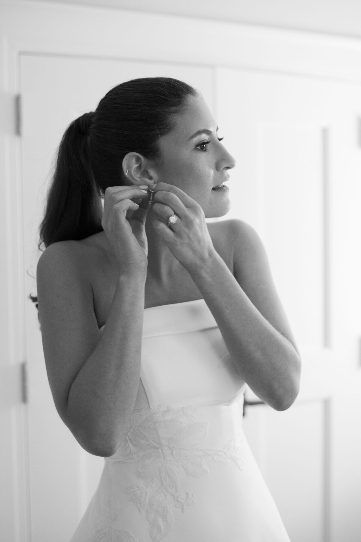 bride gets ready for wedding at hildene in manchster, vt