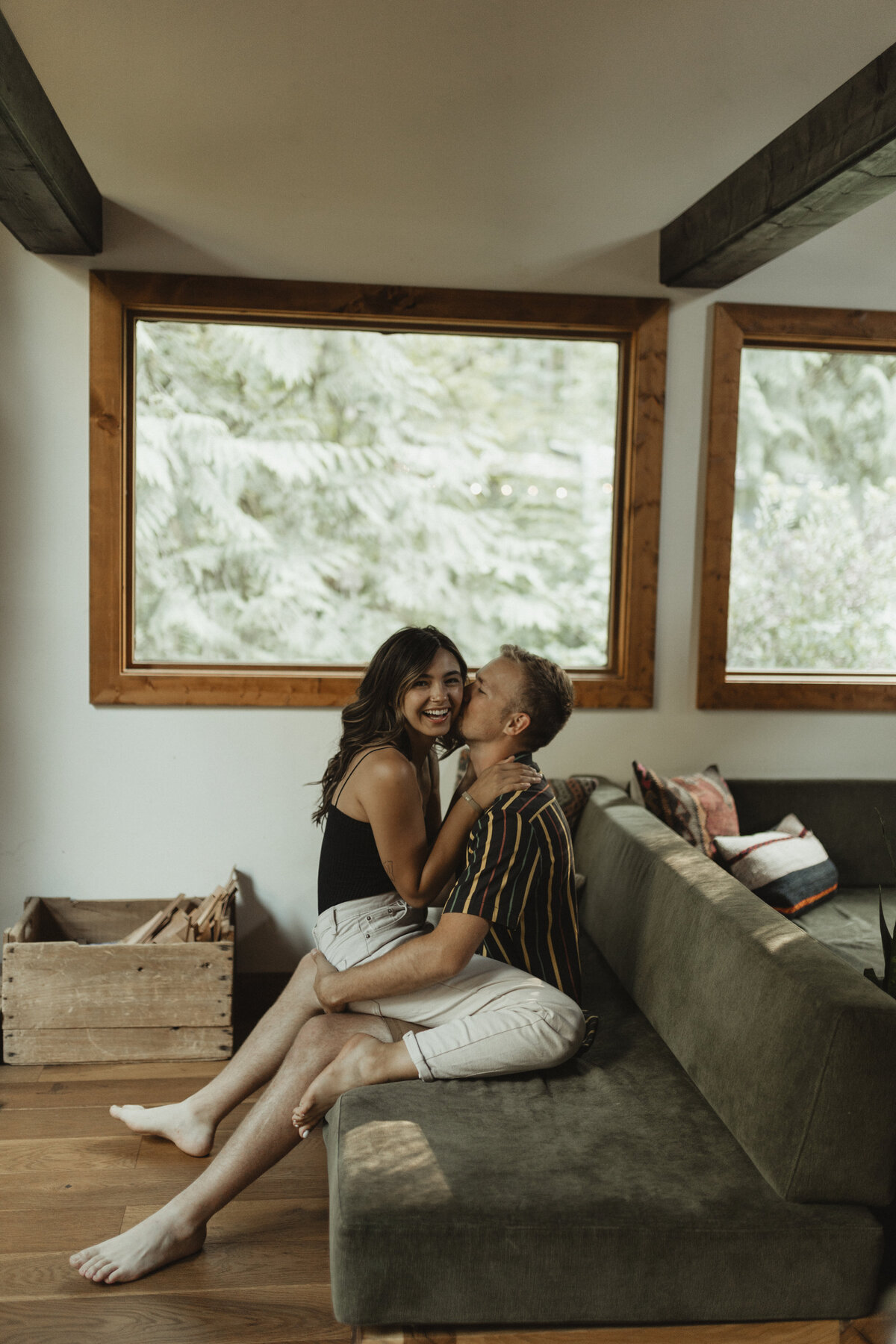 casualcouplesinhomesessionkansascityphotographer-8