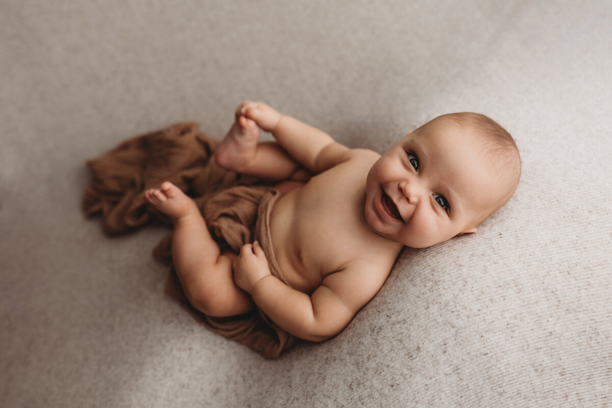 chisago-lakes-baby-photography-6-month-belly-laughs