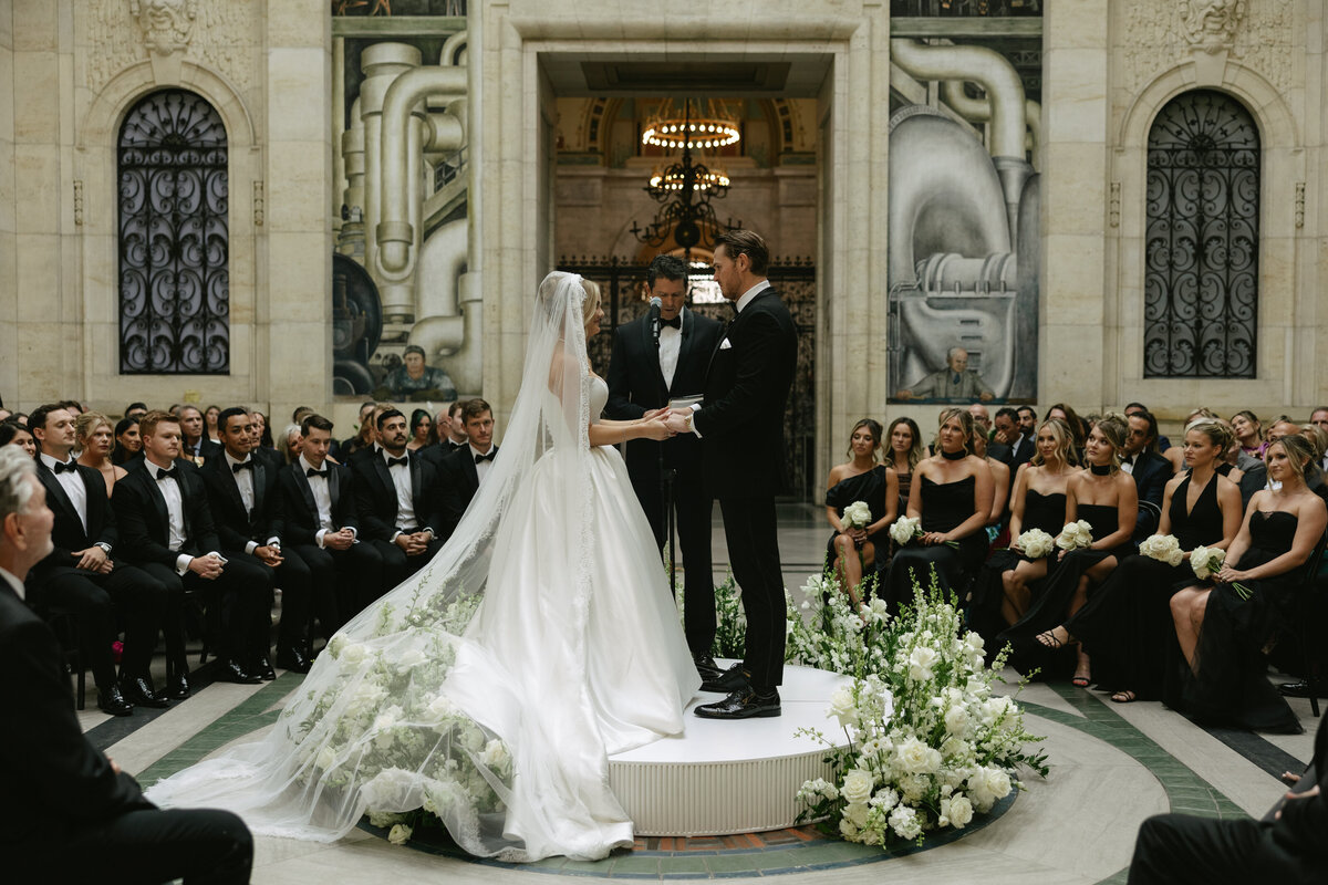 AveryPhillipsPhoto-Morgan+Dominic-DetroitInstituteofArtsWedding-219