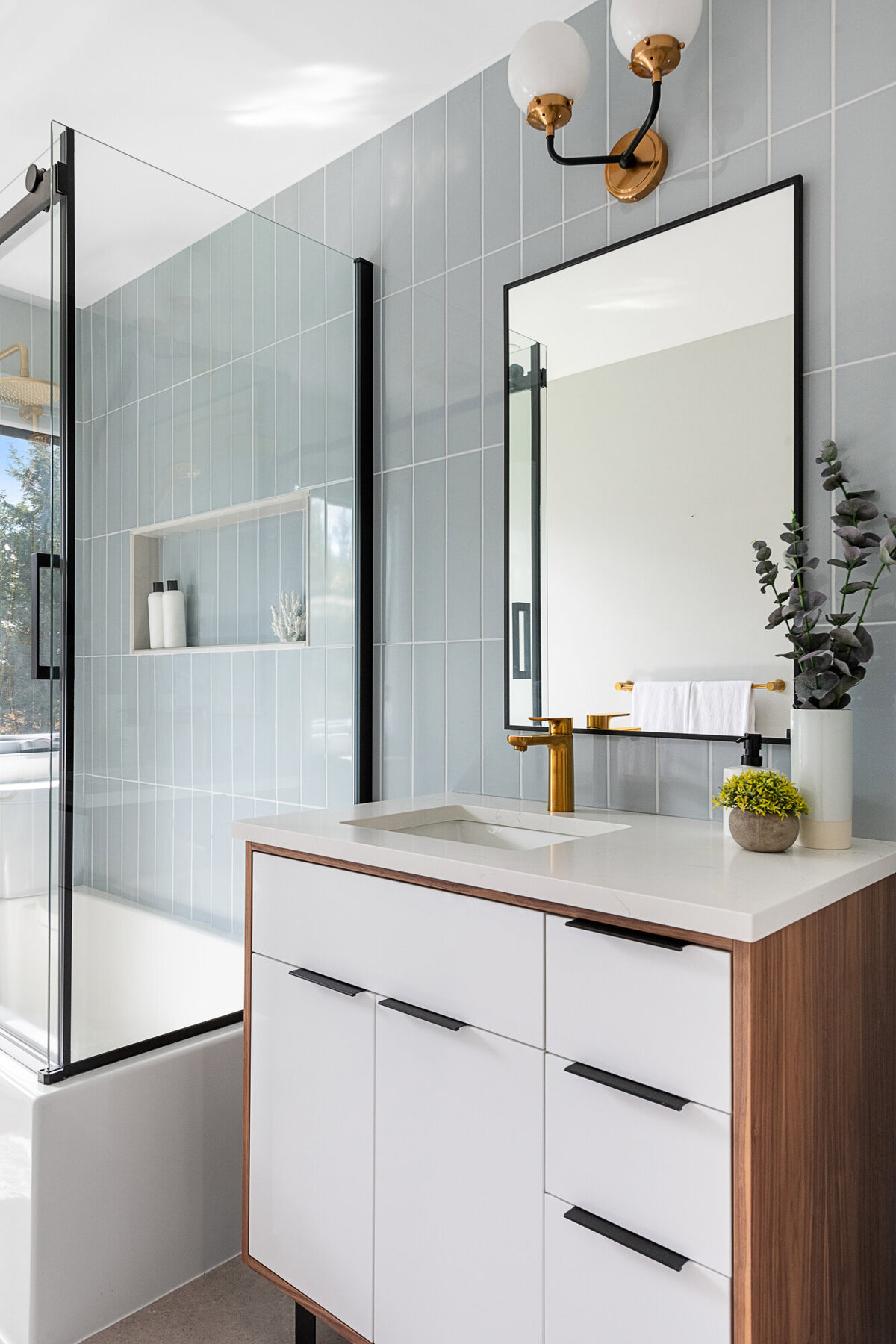 Ridgemont Main Bath (1)