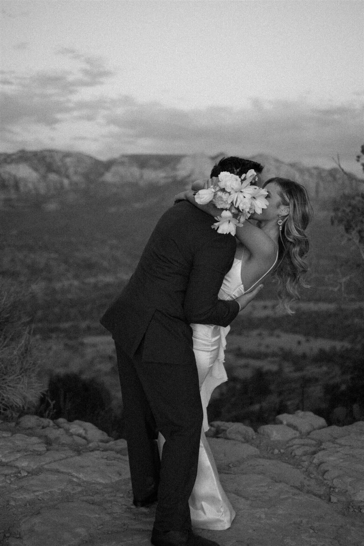 tinted-events-design-and-planning-sedona-wedding-black-and-white-photography-memories-by-lindsay-destination-wedding-planning-tintedevents.com