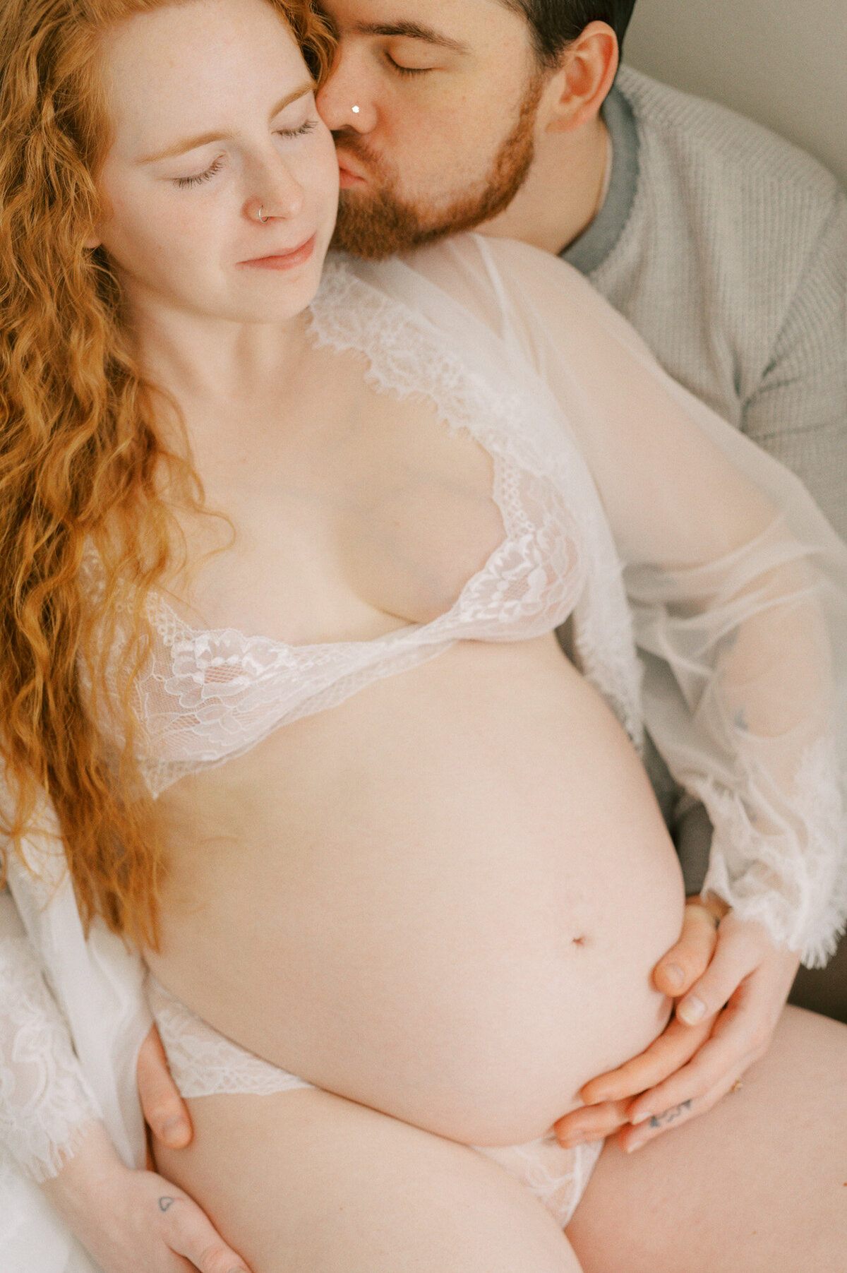 intimate-maternity-boudoir-session-23