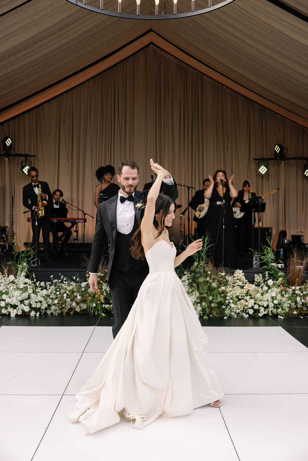 Sophisticated-black-tie-outdoor-wedding-in-portland-oregon-1358