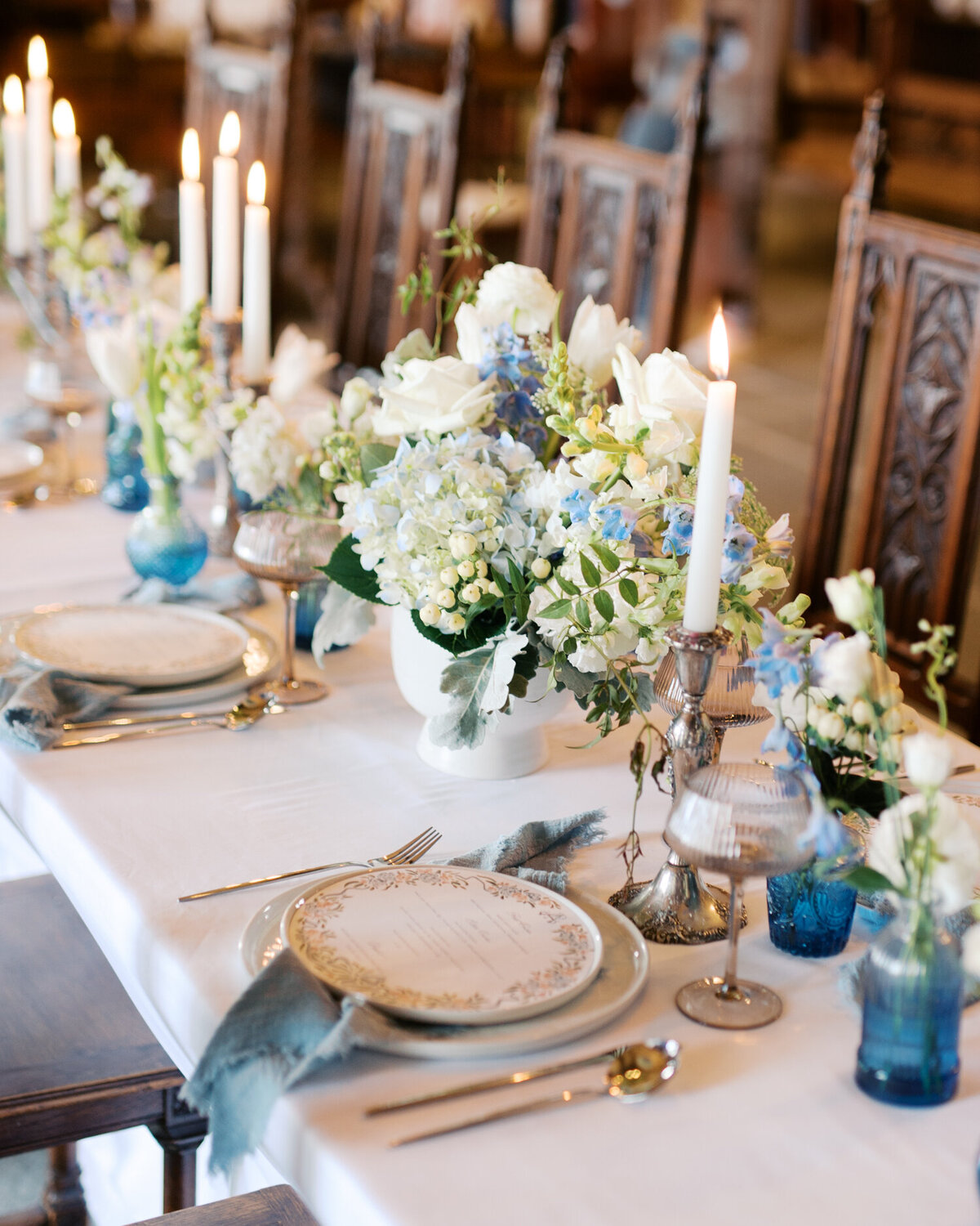 blue and white luxury wedding table at chateau de lis in oregon