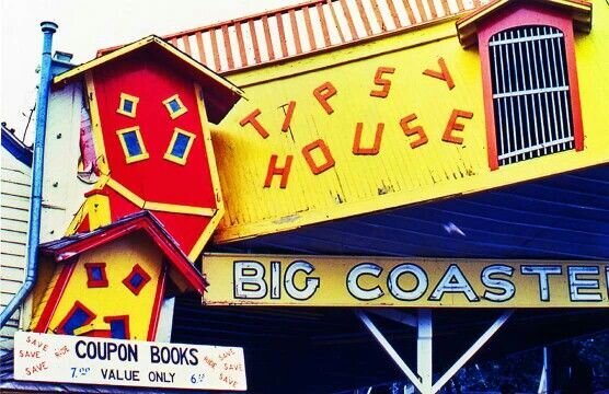 Tipsy House at Arnolds Park_UNKOWN_UNKOWN