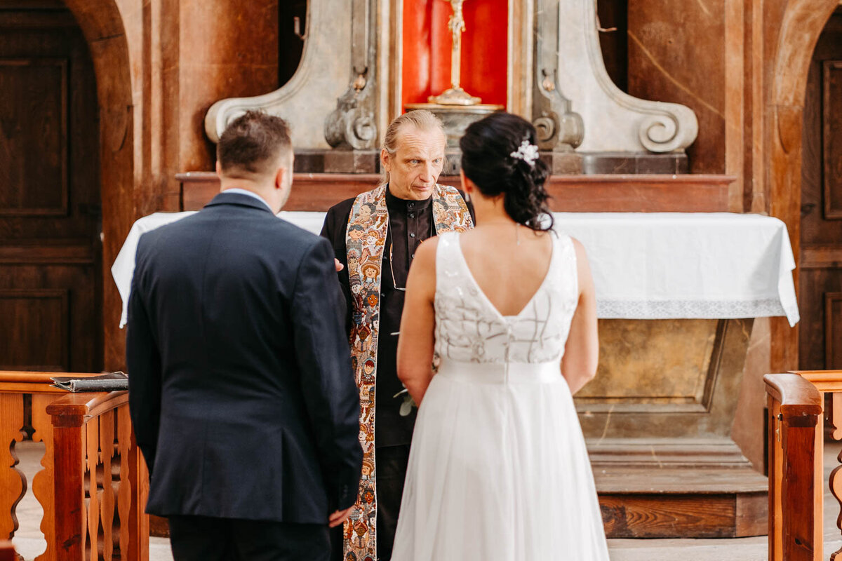 Svatebni_fotografka_Praha_Panenske_Brezany_fotografka_Karolina_Ticha37
