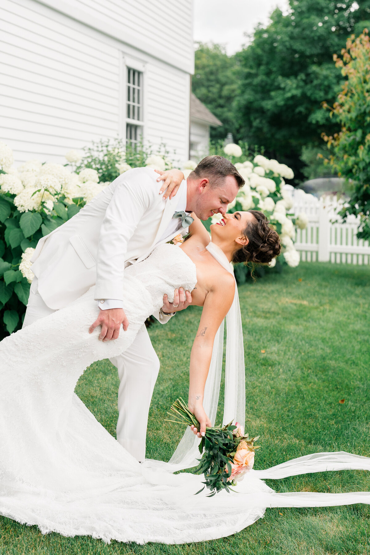 bride-and-groom-dip-kiss-smith-farms-garden