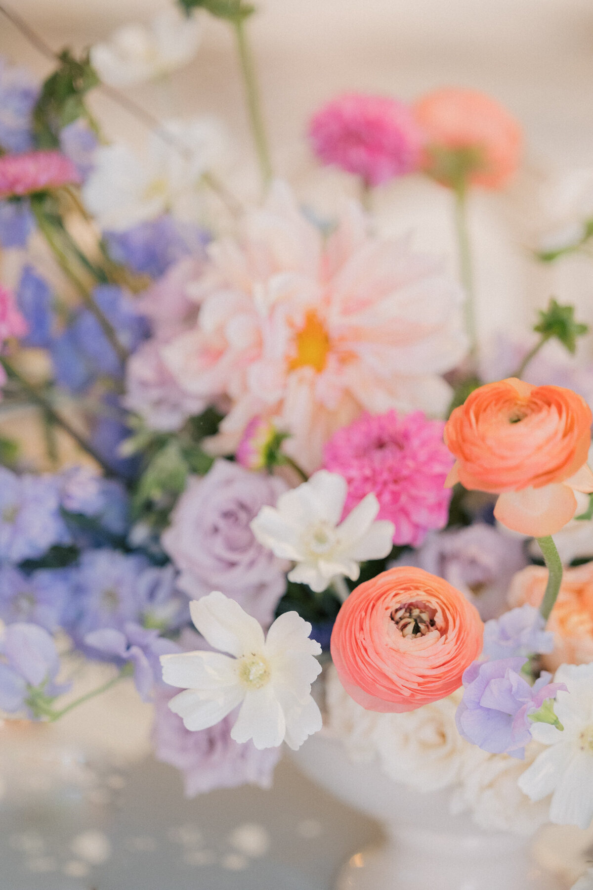 A luxurious wedding reception at The Peninsula Chicago with floral design by Life in Bloom.