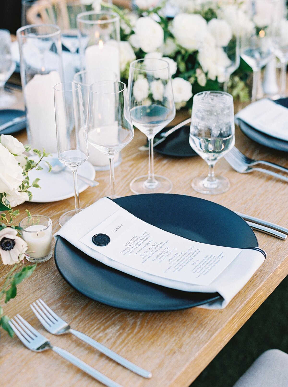 timeless-classic-wedding-menus-wax-seal