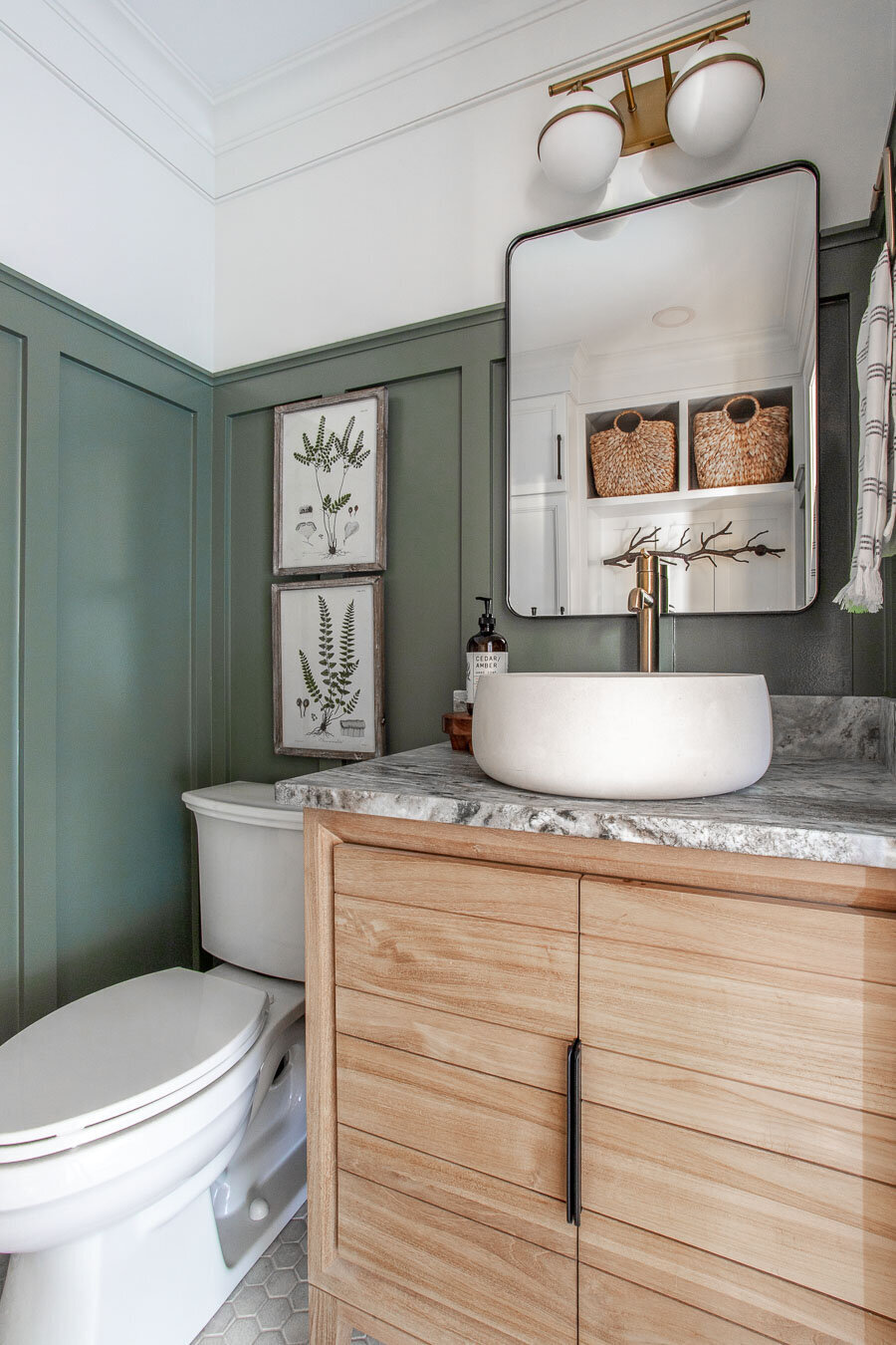 haven and harbor half bath LC-2