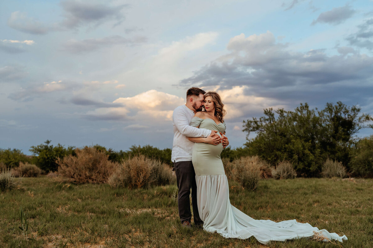 maternity-session-with-moody-sky