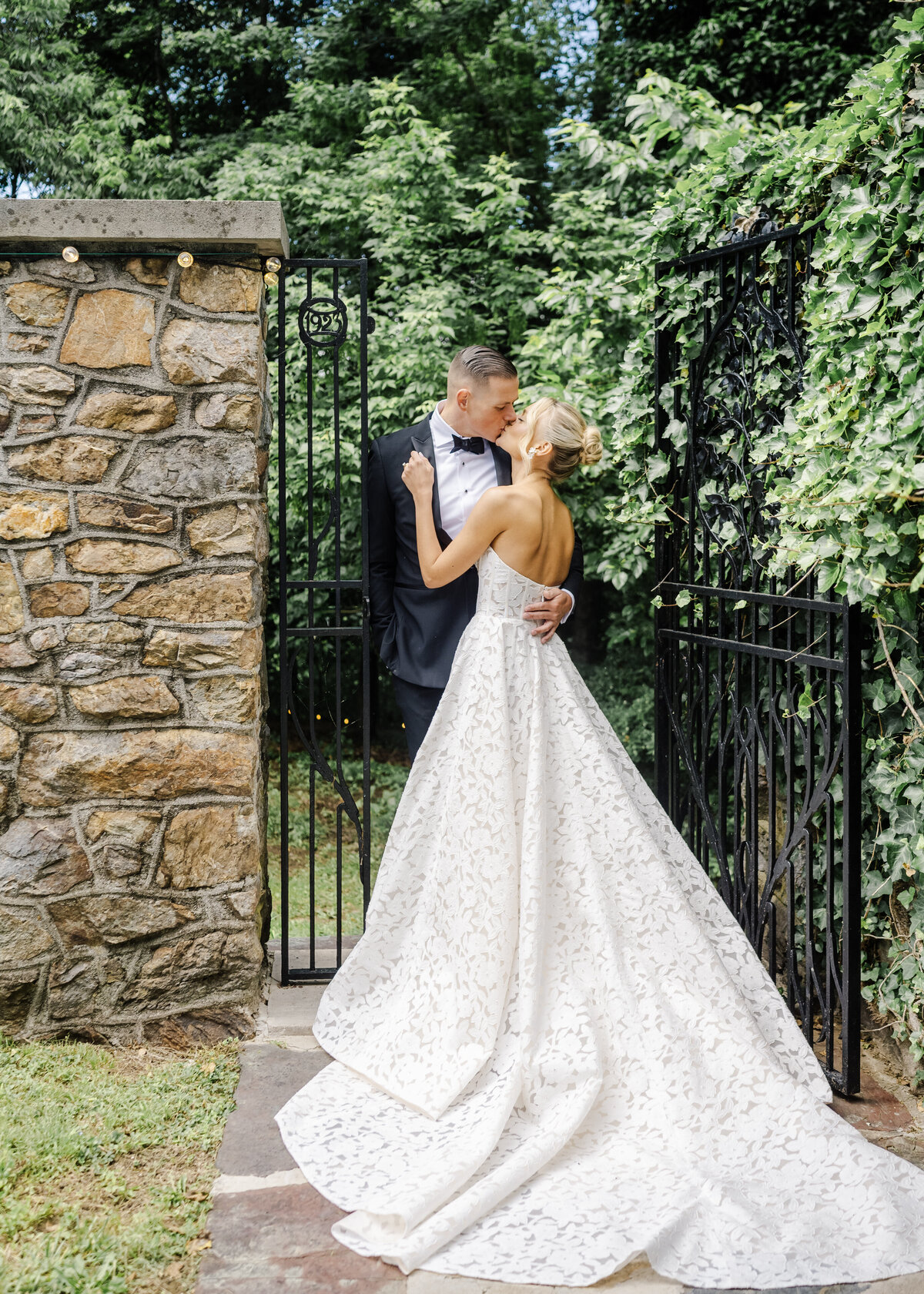OliviaNoah_WeddingPreview051
