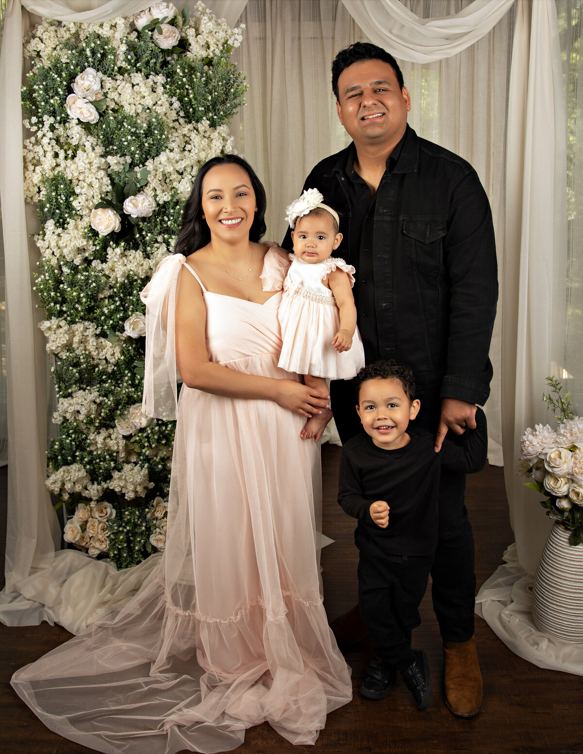 familybirthdaybestphotographertudiofamilybirthdaynewbornboyamilynewborngirlfirstbirthdayportraiturephotographystudioportraitsnewborngirlboyfamilyEvaMaganaPhotographychildphotographer (5 of 6)