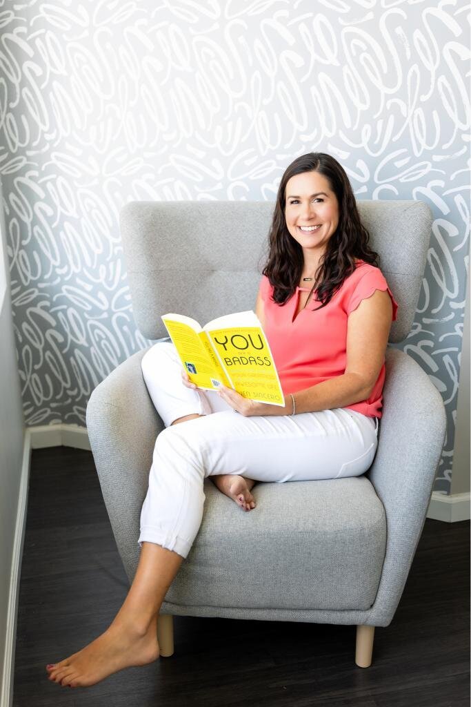 Angie seated with a book, ideal for personal branding and lifestyle content. Perfect for highlighting reading interests and relaxed moments.