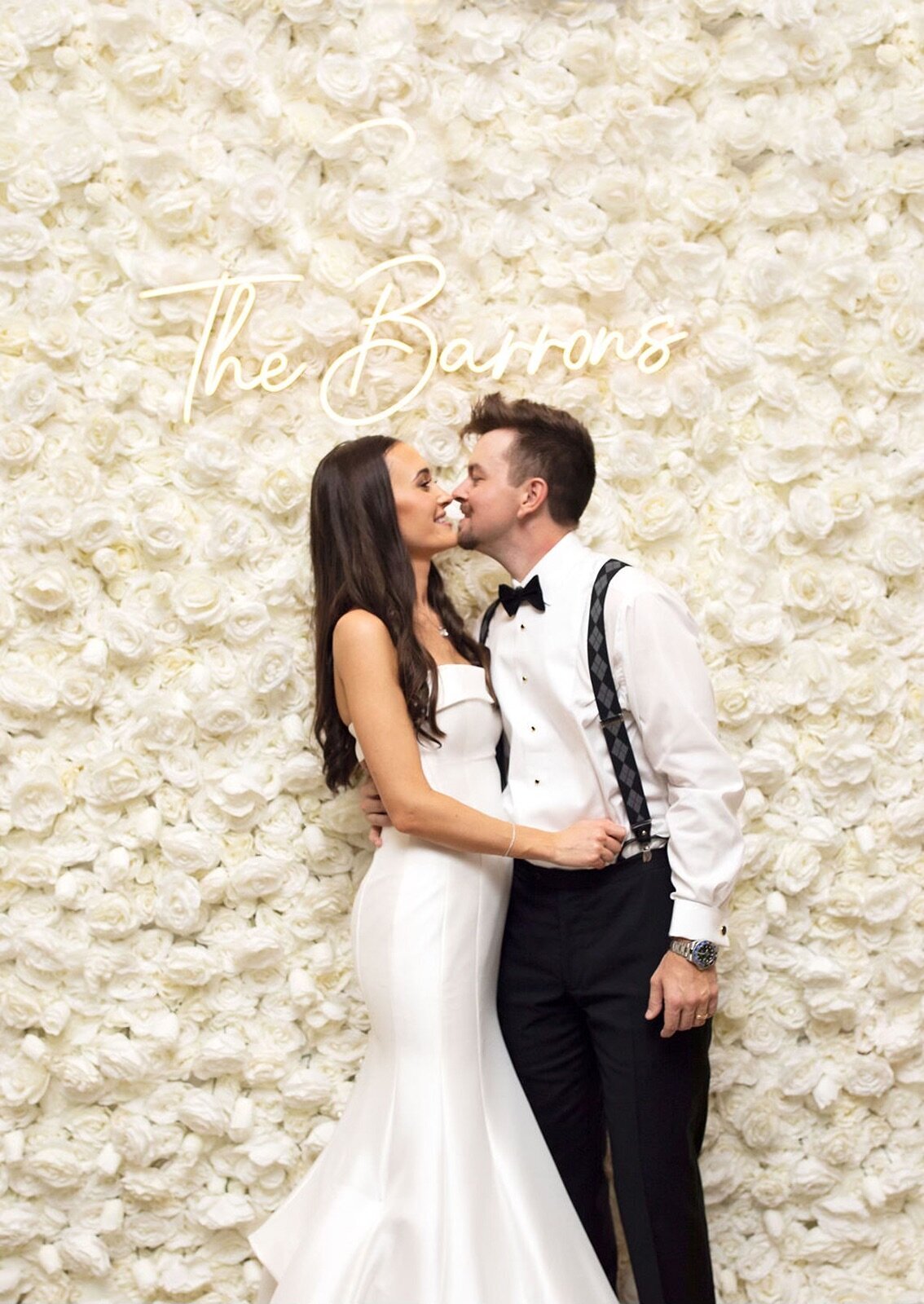 bride-groom-flower-wall