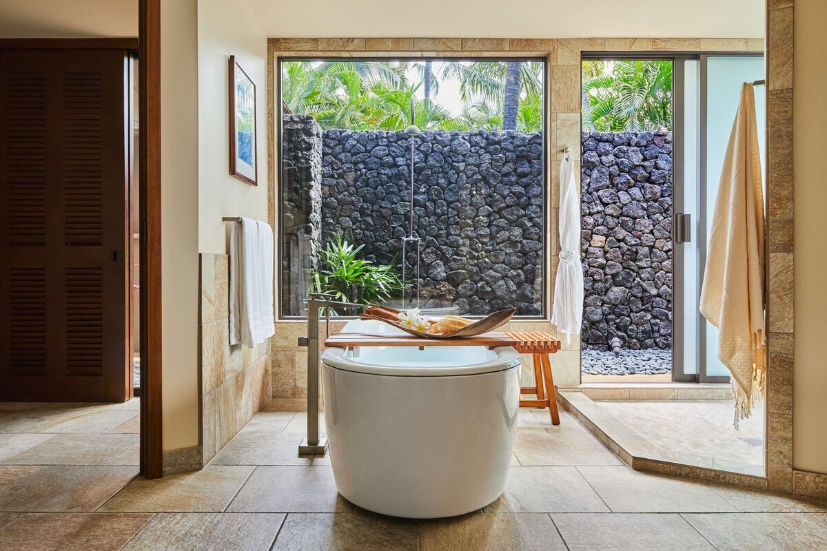 Bathtub in a light airy room