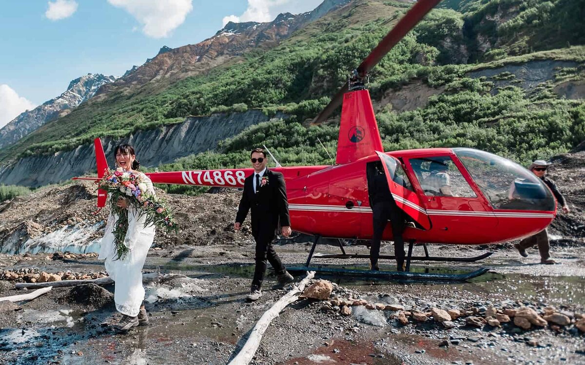 helicopter-weddings-in-alaska-on-glaciers-Soul-and-Sky-Weddings