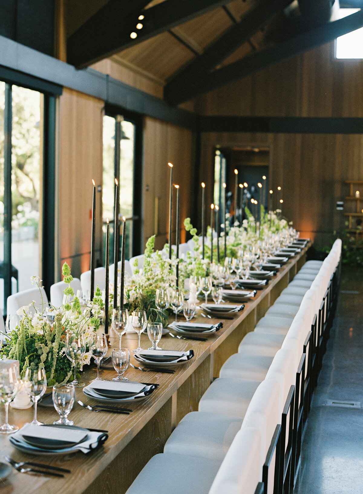 estate-yountville-modern-indoor-wedding-reception-table